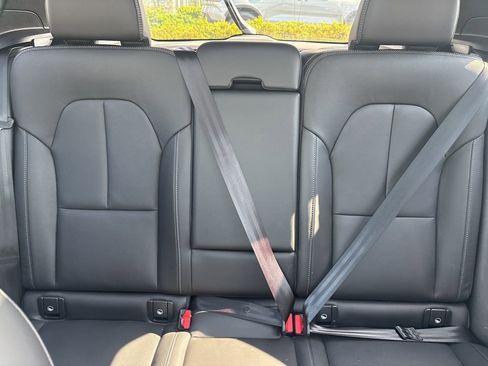 Used 2025 Volvo XC40 B5 Core image 28