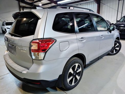 Used 2017 Subaru Forester 2.5i Premium AWD/4WD image 8