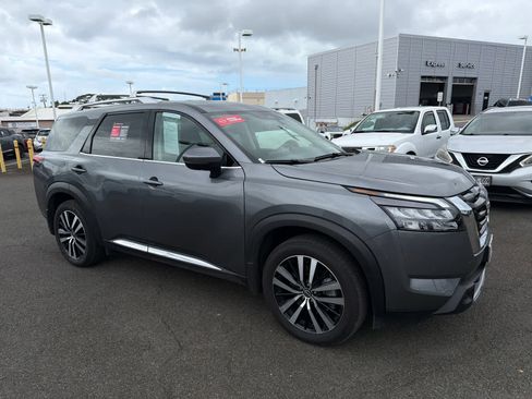 Used 2025 Nissan Pathfinder Platinum w/ Cargo Package image 2