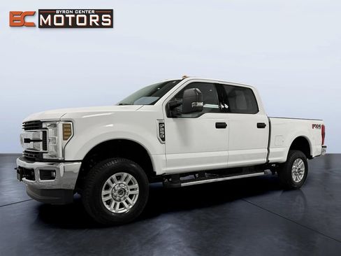 Used 2019 Ford F250 XLT w/ XLT Value Package image 2