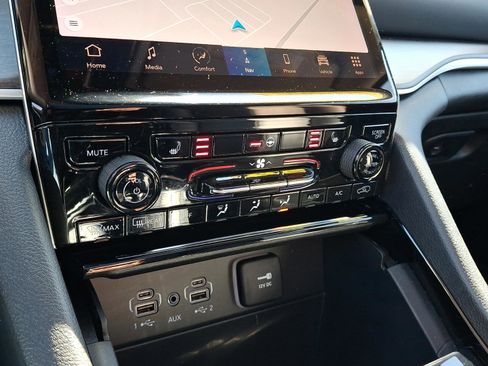 Certified 2023 Jeep Grand Cherokee Limited AWD/4WD image 17