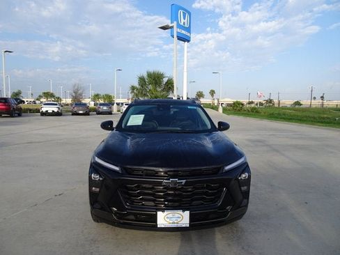 Used 2025 Chevrolet Trax ACTIV w/ Driver Confidence Package FWD image 2