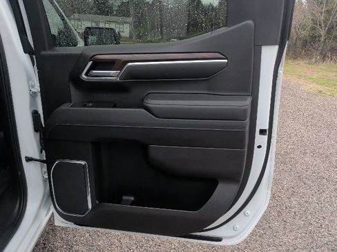 Certified 2025 GMC Sierra 1500 SLT image 10