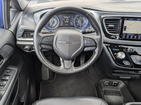 Used 2019 Chrysler Pacifica Touring-L w/ S Appearance Package FWD image 26