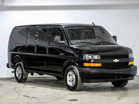Used 2019 Chevrolet Express 2500 w/ Driver Convenience Package image 3