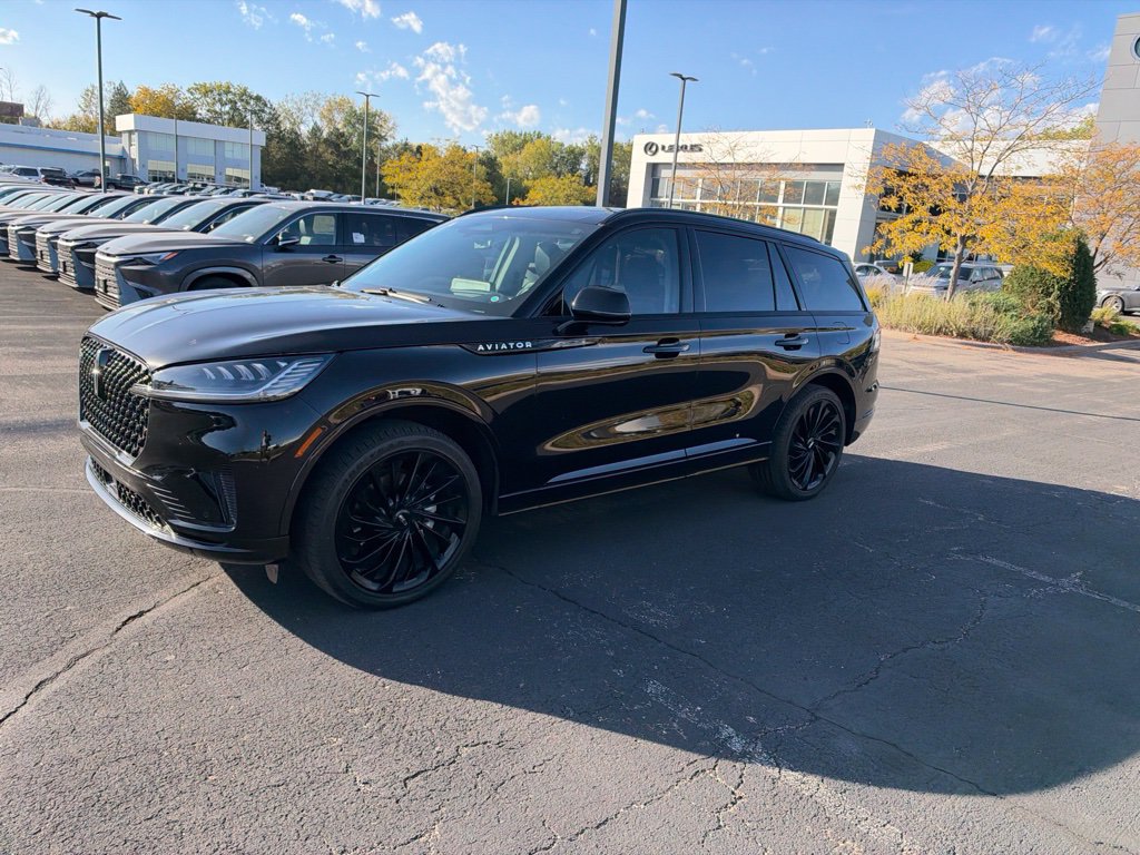 Used 2025 Lincoln Aviator Reserve w/ Jet Appearance Package AWD/4WD image 4