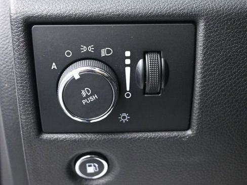 Used 2019 Jeep Grand Cherokee Altitude image 38