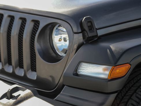 Used 2022 Jeep Wrangler Sport image 8