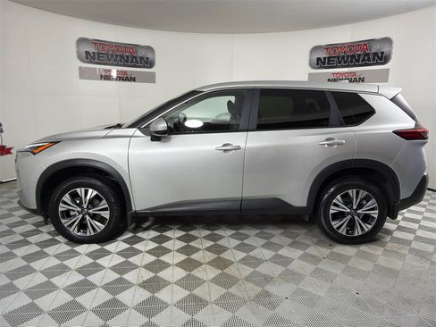 Used 2023 Nissan Rogue SV image 6