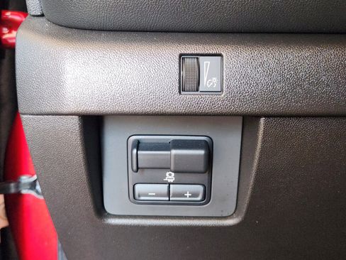 Used 2023 Chevrolet Colorado LT w/ LT Convenience Package III image 22