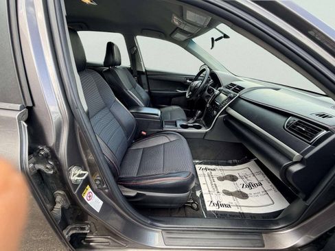 Used 2015 Toyota Camry SE FWD image 29