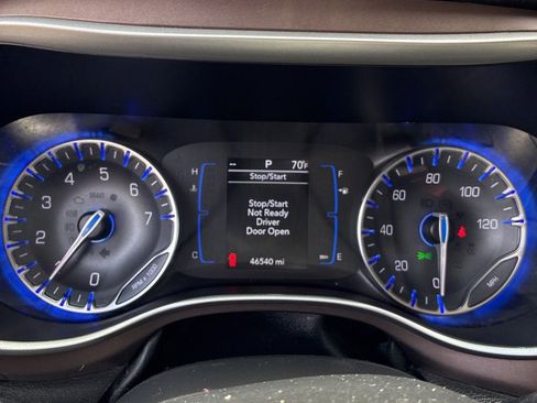 Used 2019 Chrysler Pacifica Touring-L FWD image 6