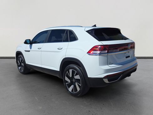 Certified 2024 Volkswagen Atlas Cross Sport SE image 3