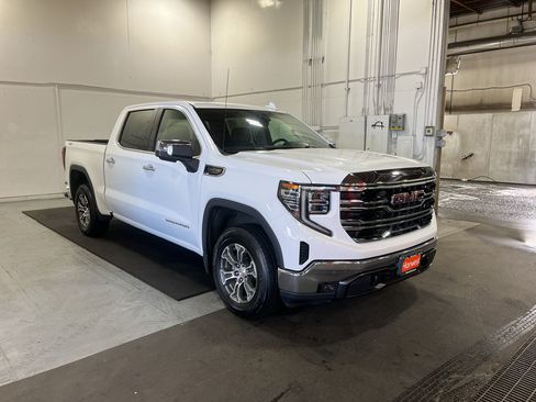 Used 2025 GMC Sierra 1500 SLT AWD/4WD image 3