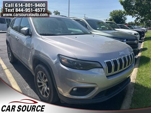 Used 2019 Jeep Cherokee Latitude Plus w/ Cold Weather Group AWD/4WD image 1