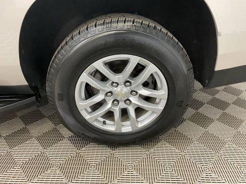 Used 2021 Chevrolet Suburban LT image 10