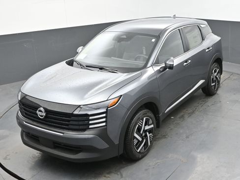 Certified 2025 Nissan Kicks SV image 32