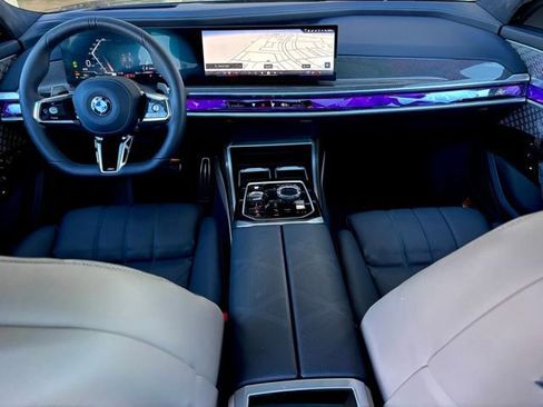 Used 2025 BMW 760i xDrive w/ Executive Package image 41