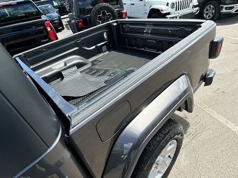 Used 2022 Jeep Gladiator Sport image 30