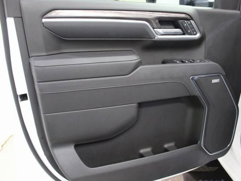 Used 2025 Chevrolet Silverado 2500 LTZ w/ LTZ Plus Package image 11