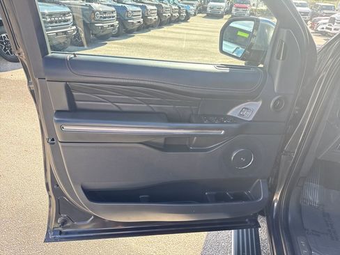 Used 2024 Ford Expedition Platinum image 14