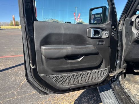 Used 2021 Jeep Wrangler Unlimited Sahara image 12