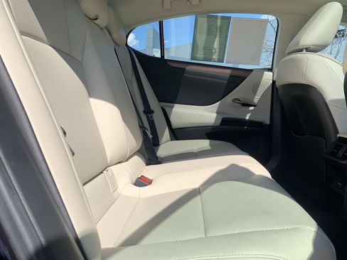 Certified 2025 Lexus ES 350 w/ Premium Package image 33