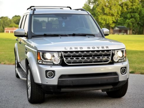 Used 2016 Land Rover LR4 HSE Silver Edition AWD/4WD image 9
