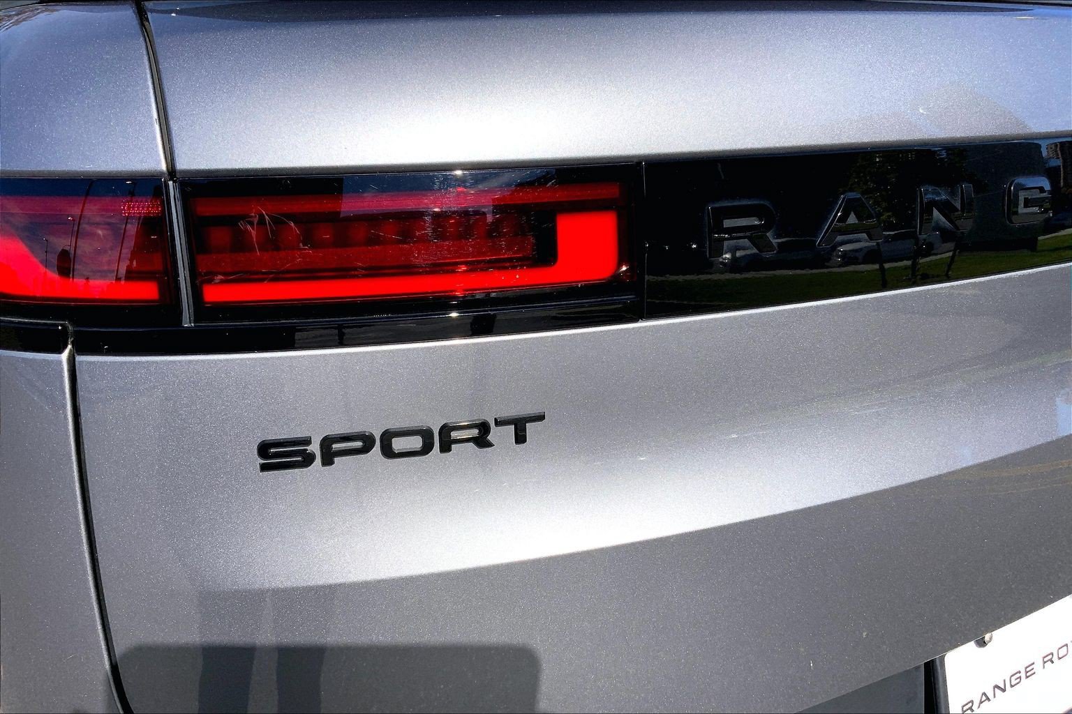 Used 2024 Land Rover Range Rover Sport SE AWD/4WD image 9