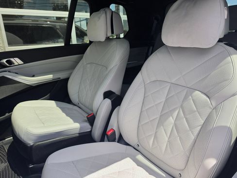 Used 2023 BMW X7 xDrive40i w/ Executive Package AWD/4WD image 9
