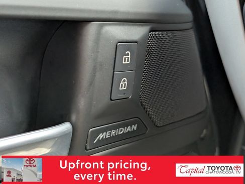 Used 2025 Land Rover Defender 110 S AWD/4WD image 28