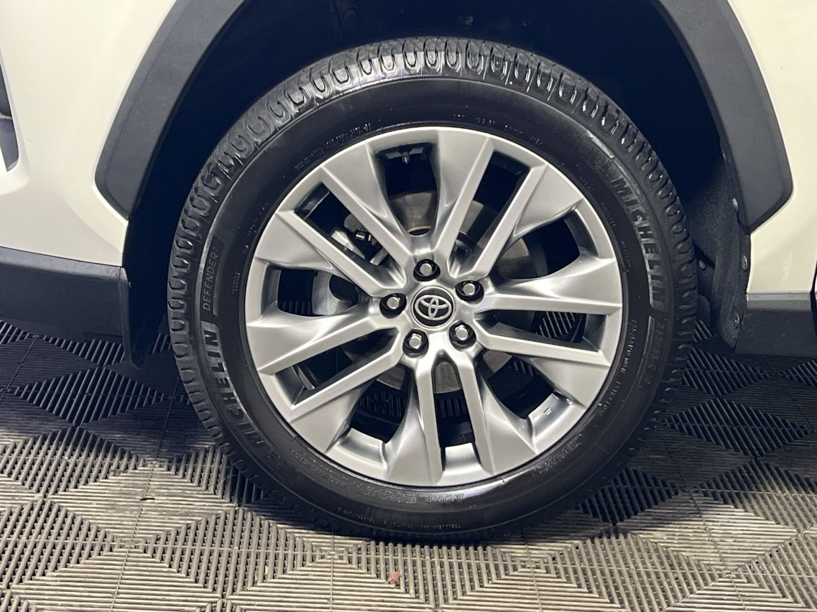 Used 2022 Toyota RAV4 XLE Premium AWD/4WD image 12