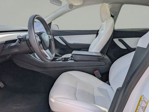 Used 2021 Tesla Model Y Long Range AWD/4WD image 17