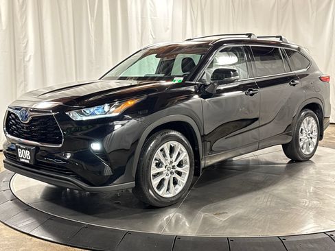 Used 2023 Toyota Highlander Limited AWD/4WD image 1