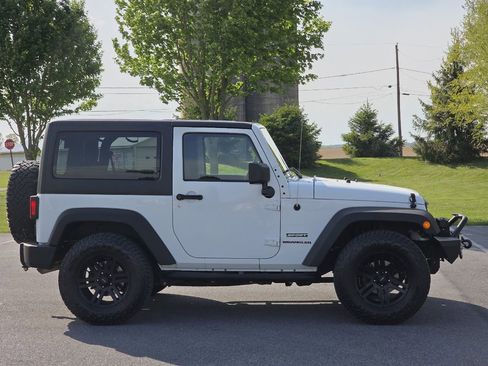 Used 2014 Jeep Wrangler Sport w/ Connectivity Group AWD/4WD image 9