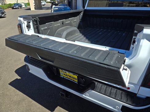 Used 2024 GMC Sierra 2500 AT4 w/ AT4 Premium Plus Package AWD/4WD image 12