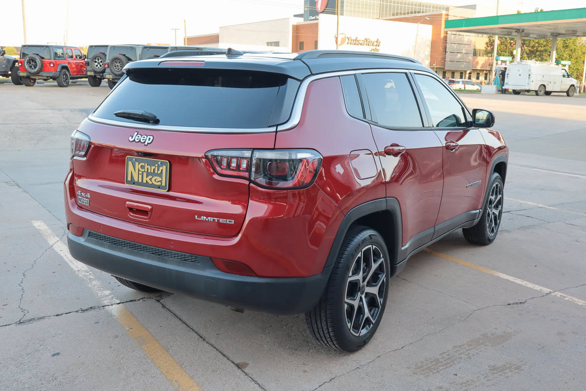 Used 2025 Jeep Compass Limited AWD/4WD image 5