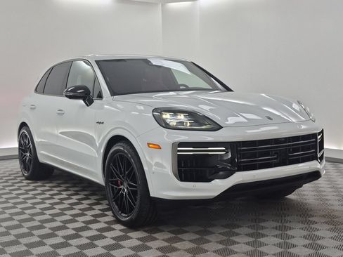 New 2026 Porsche Cayenne Turbo AWD/4WD image 8