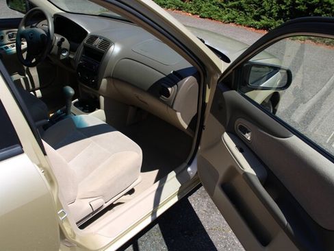 Used 2003 MAZDA Protege FWD image 13
