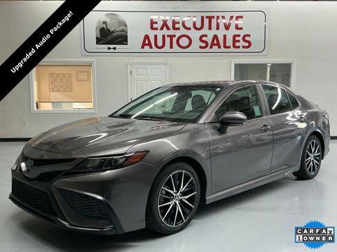 Used 2023 Toyota Camry SE image 1