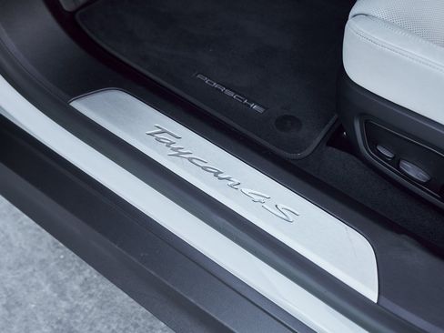 Used 2023 Porsche Taycan 4S w/ Premium Package image 34