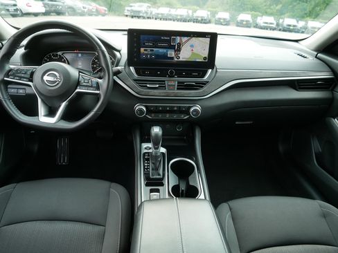 Certified 2023 Nissan Altima 2.5 SV w/ SV Premium Package AWD/4WD image 10