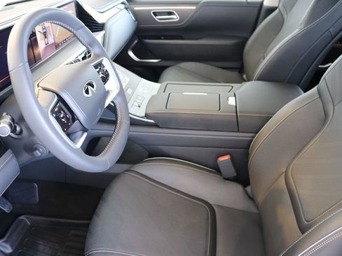 Certified 2025 INFINITI QX80 Luxe image 19