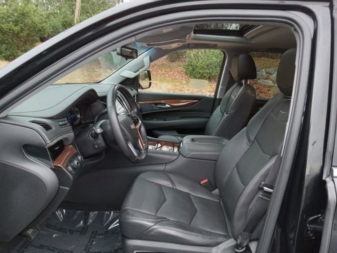 Used 2019 Cadillac Escalade ESV Luxury image 10