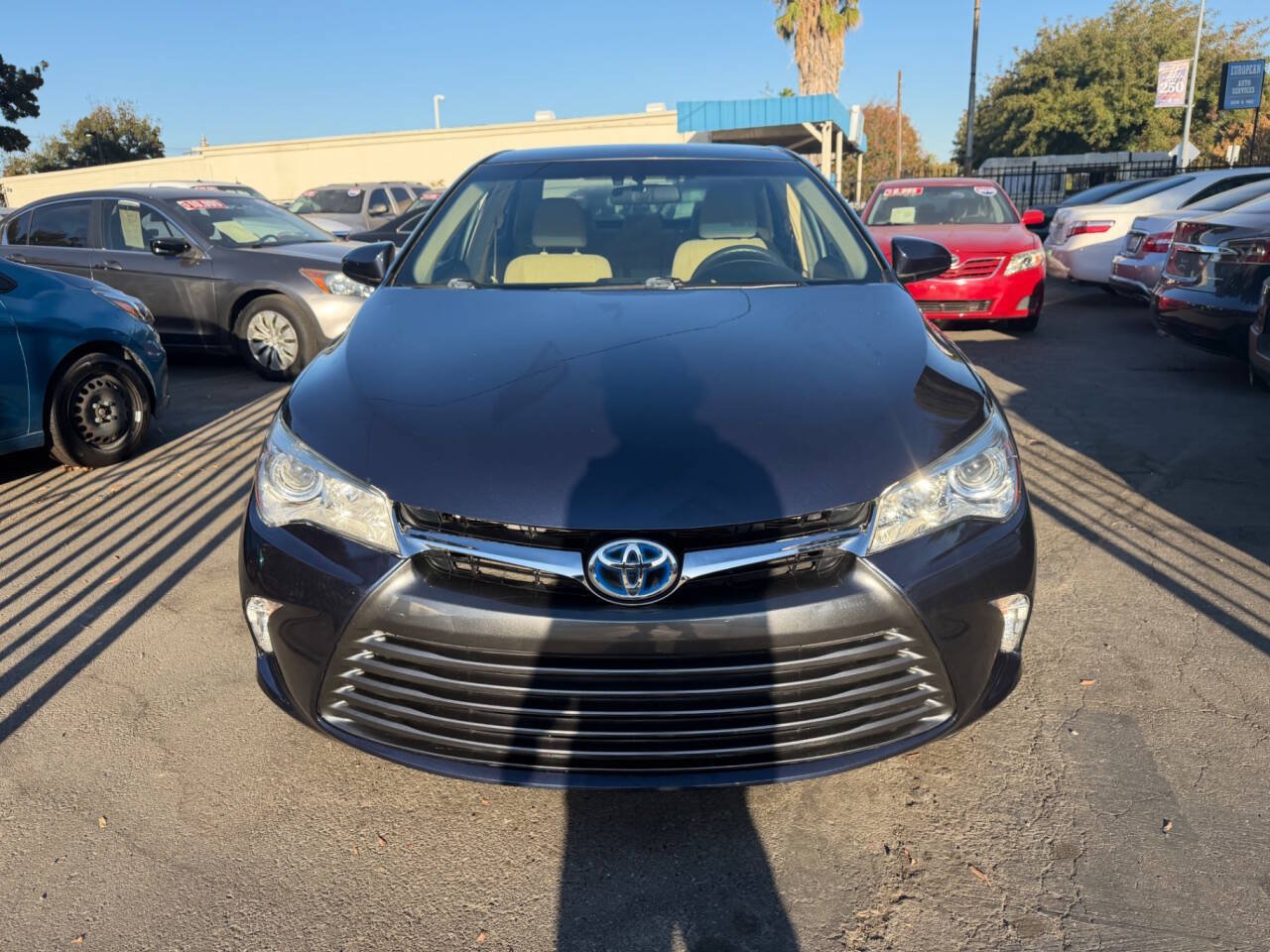 Used 2015 Toyota Camry LE FWD image 2