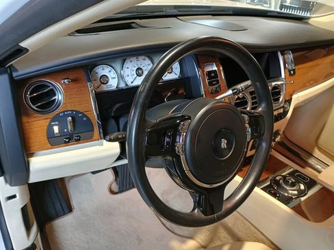 Used 2011 Rolls-Royce Ghost RWD image 17