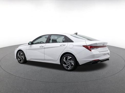 Used 2025 Hyundai Elantra SEL FWD image 7
