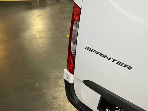 Used 2025 Mercedes-Benz Sprinter 2500 image 15