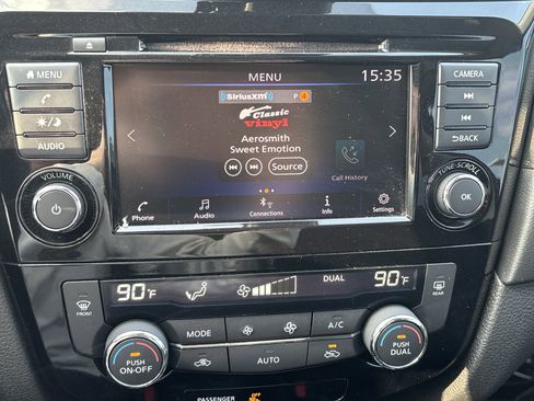 Used 2020 Nissan Rogue SV image 19