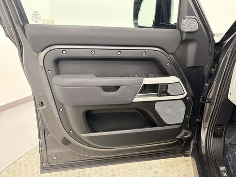 Used 2023 Land Rover Defender 130 X-Dynamic SE AWD/4WD image 20